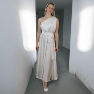 Hófehér, önmagában mintás selyemruha