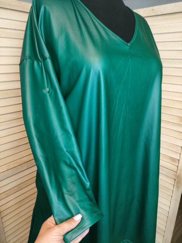 Plus size bőrhatású zöld ruha, felgombolható ujjal - Image 6