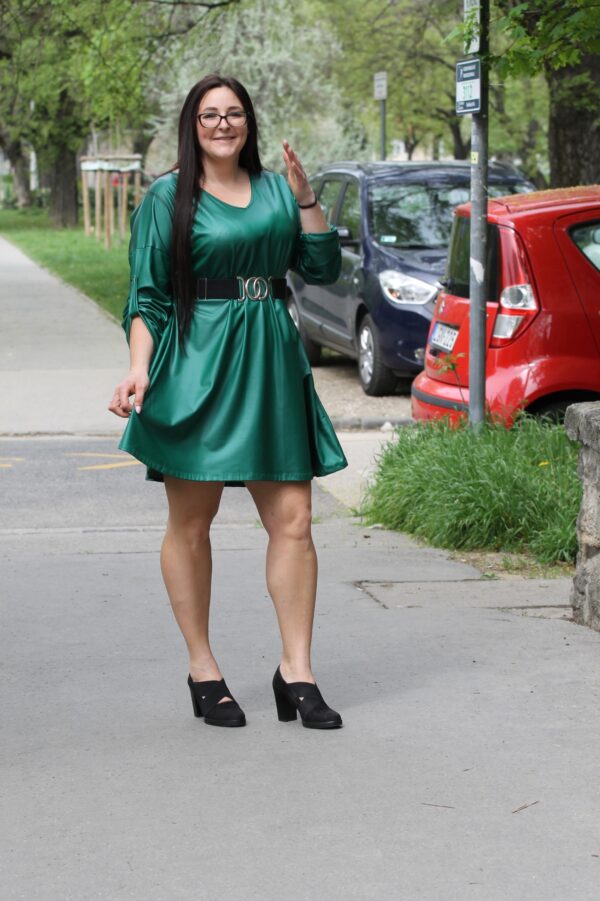 Plus size bőrhatású zöld ruha, felgombolható ujjal - Image 3