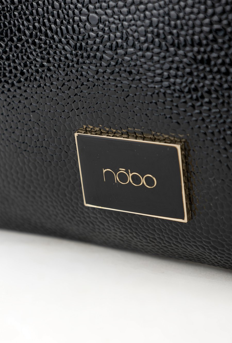 Nobo kis fekete crossbody táska – divatos és könnyű darab - Image 3